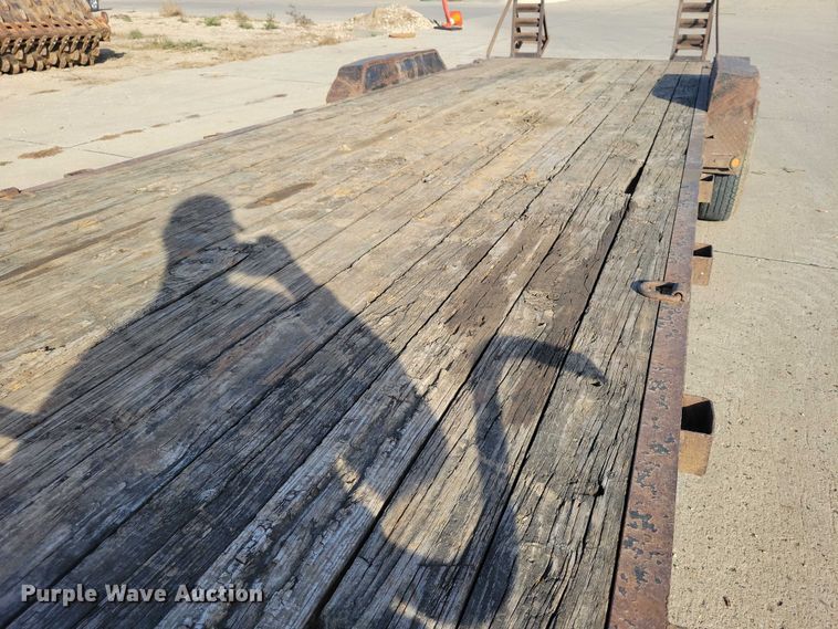 image for item EA2715 2004 Load Trail equipment trailer