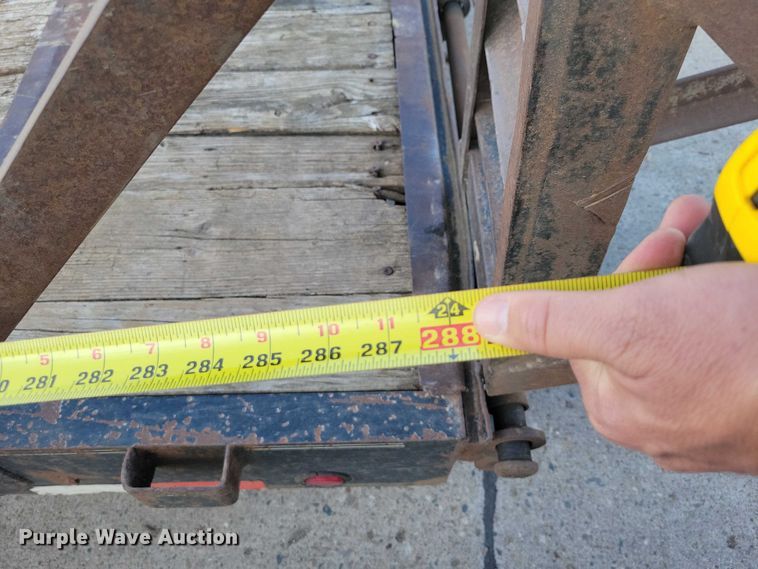 image for item EA2715 2004 Load Trail equipment trailer