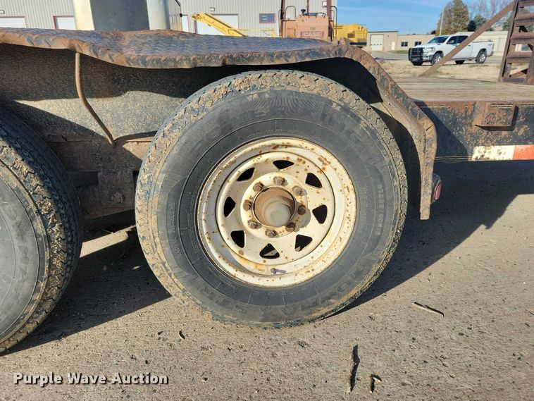 image for item EA2715 2004 Load Trail equipment trailer