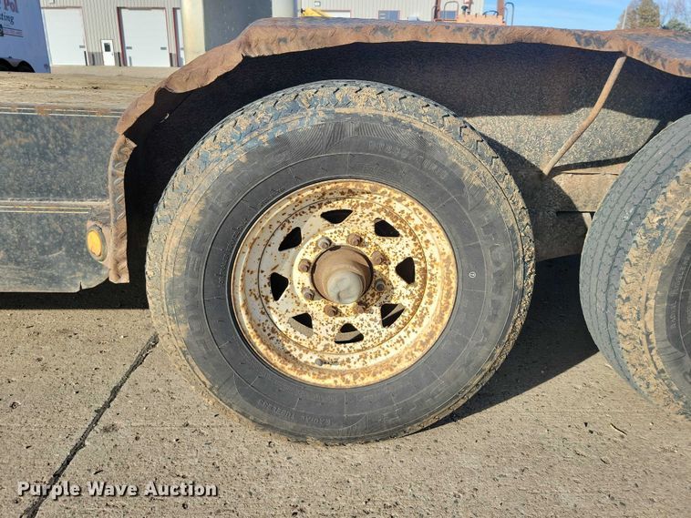 image for item EA2715 2004 Load Trail equipment trailer