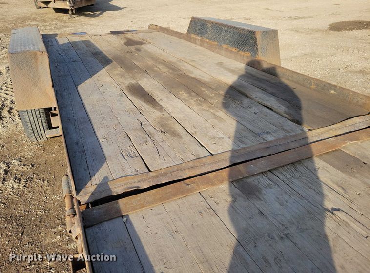 image for item EA2839 2007 DCT EZ-Load-14 equipment trailer