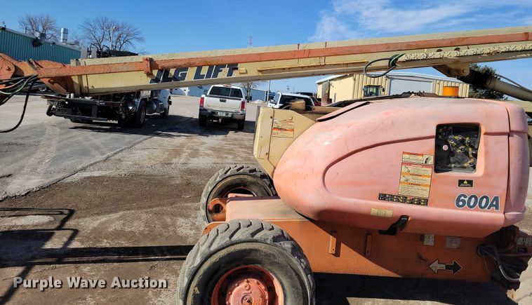 image for item EA2862 1996 JLG 600A boom lift