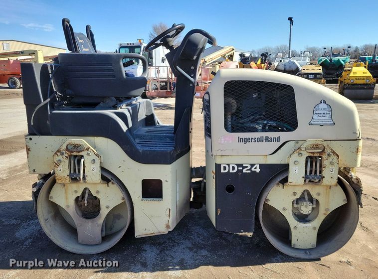 image for item EA2863 2001 Ingersoll Rand DD24 double drum vibratory roller