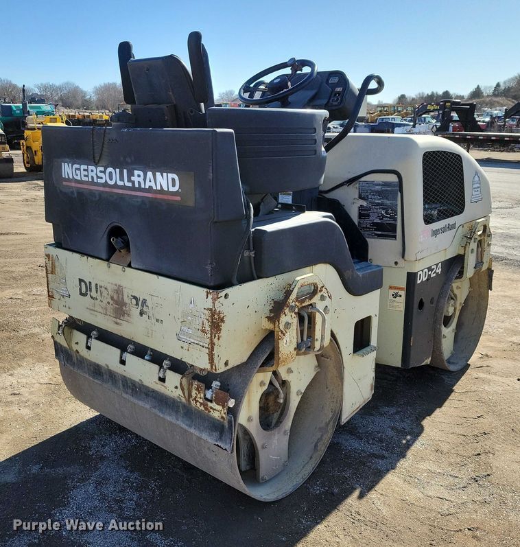image for item EA2863 2001 Ingersoll Rand DD24 double drum vibratory roller
