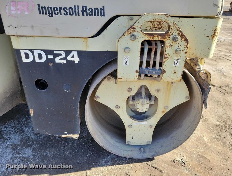 image for item EA2863 2001 Ingersoll Rand DD24 double drum vibratory roller