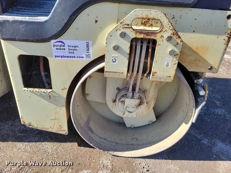 image for item EA2863 2001 Ingersoll Rand DD24 double drum vibratory roller