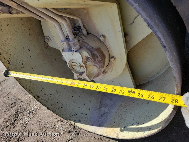 image for item EA2863 2001 Ingersoll Rand DD24 double drum vibratory roller