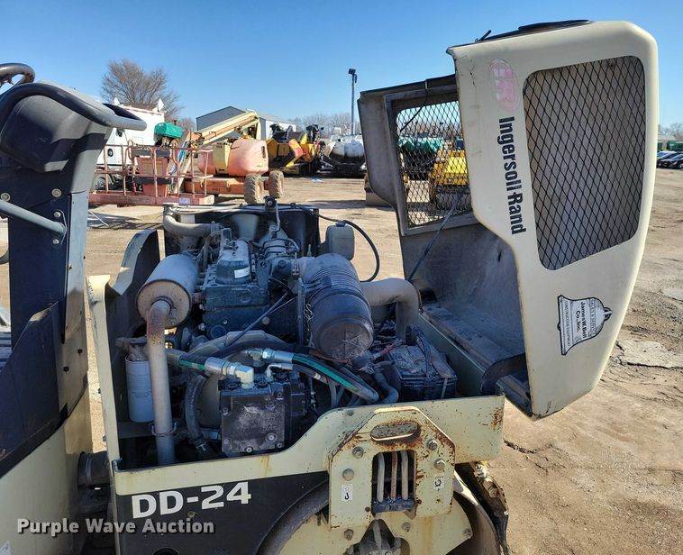 image for item EA2863 2001 Ingersoll Rand DD24 double drum vibratory roller