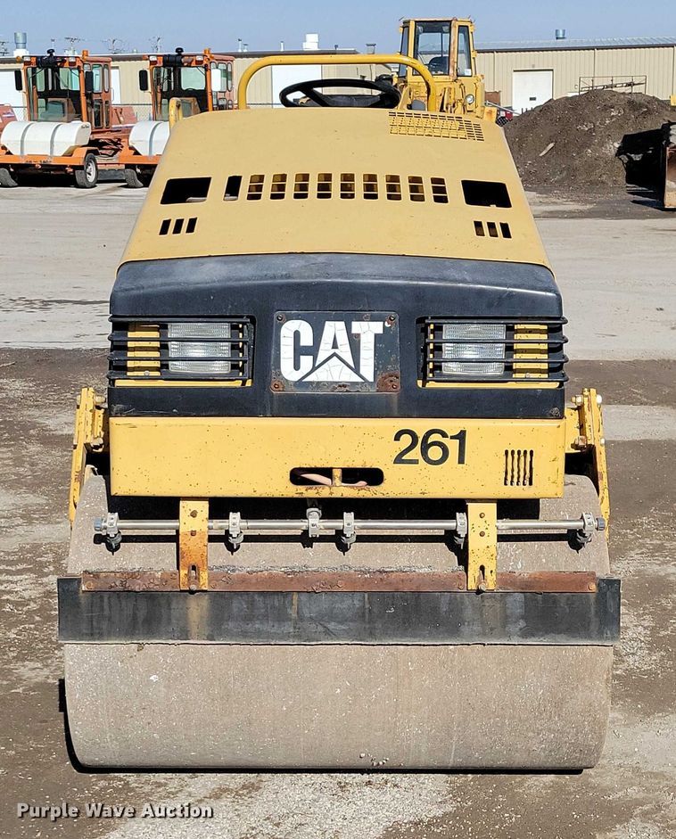 image for item EA2864 Caterpillar CB-224C double drum vibratory roller