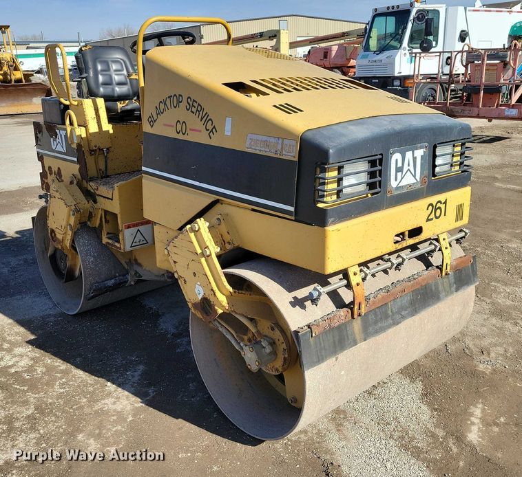 image for item EA2864 Caterpillar CB-224C double drum vibratory roller