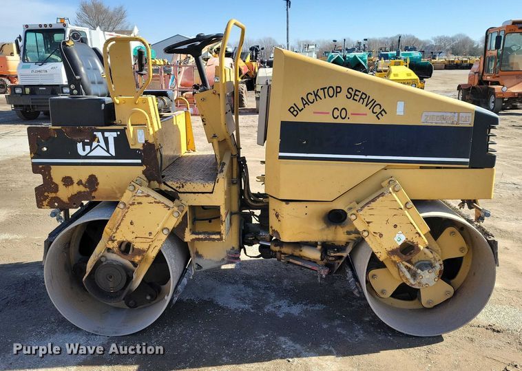 image for item EA2864 Caterpillar CB-224C double drum vibratory roller