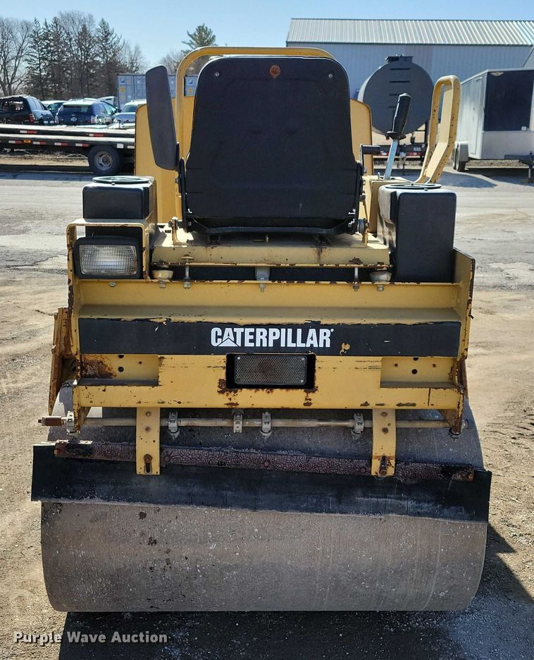 image for item EA2864 Caterpillar CB-224C double drum vibratory roller