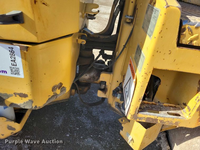 image for item EA2864 Caterpillar CB-224C double drum vibratory roller