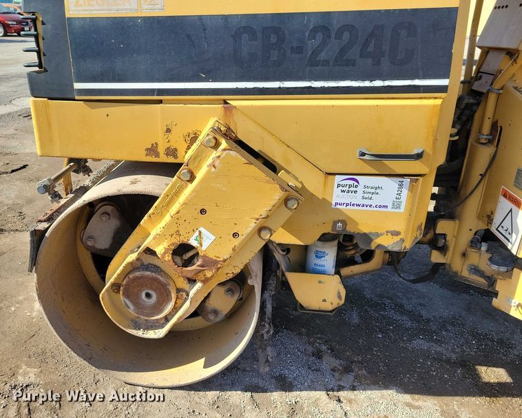 image for item EA2864 Caterpillar CB-224C double drum vibratory roller