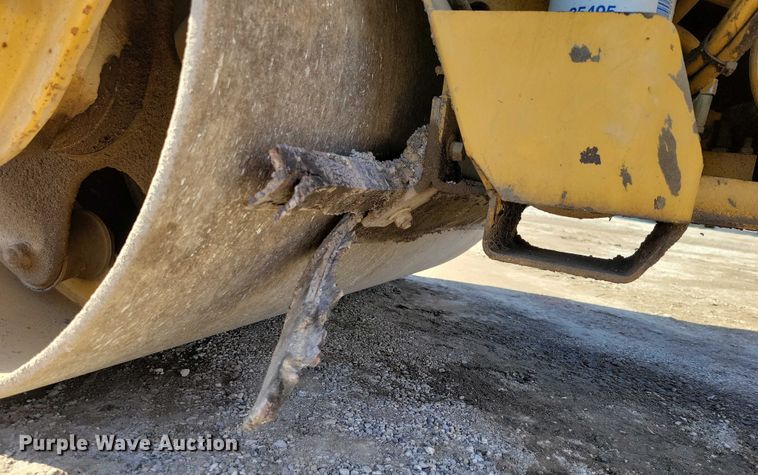 image for item EA2864 Caterpillar CB-224C double drum vibratory roller