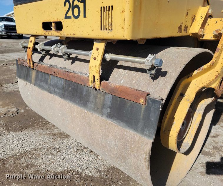 image for item EA2864 Caterpillar CB-224C double drum vibratory roller