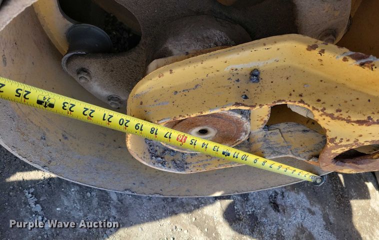 image for item EA2864 Caterpillar CB-224C double drum vibratory roller