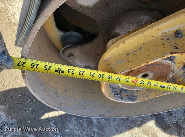 image for item EA2864 Caterpillar CB-224C double drum vibratory roller