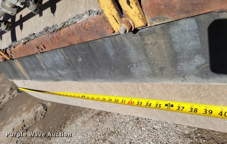 image for item EA2864 Caterpillar CB-224C double drum vibratory roller