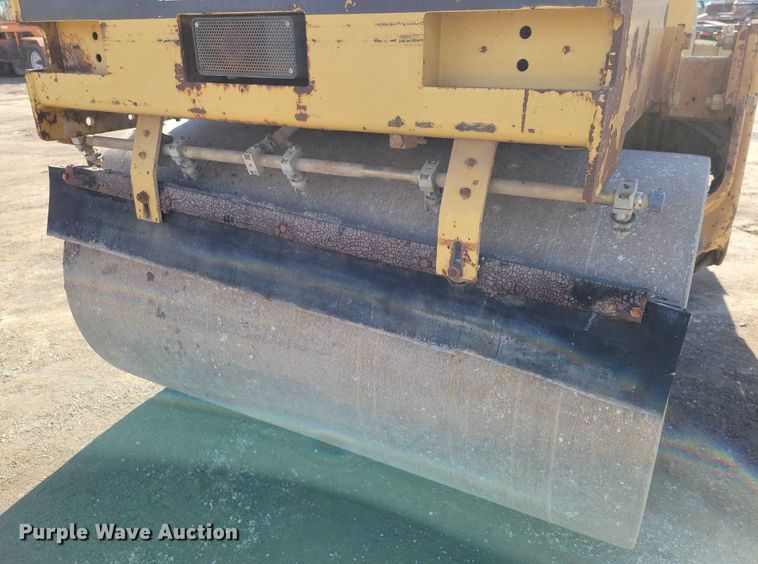 image for item EA2864 Caterpillar CB-224C double drum vibratory roller