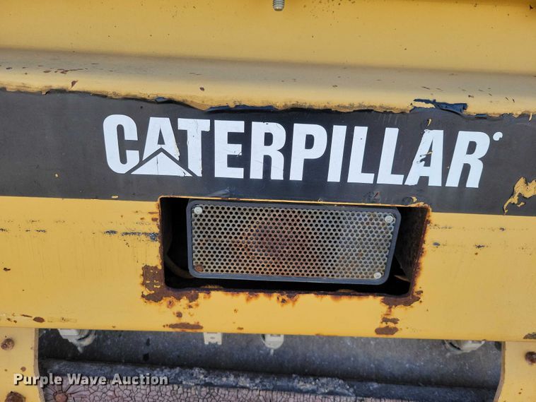 image for item EA2864 Caterpillar CB-224C double drum vibratory roller