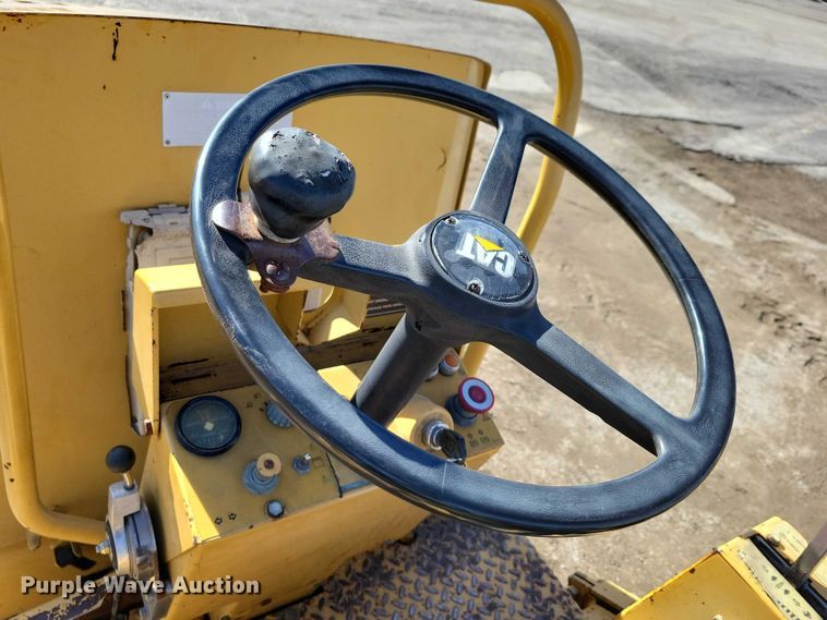 image for item EA2864 Caterpillar CB-224C double drum vibratory roller