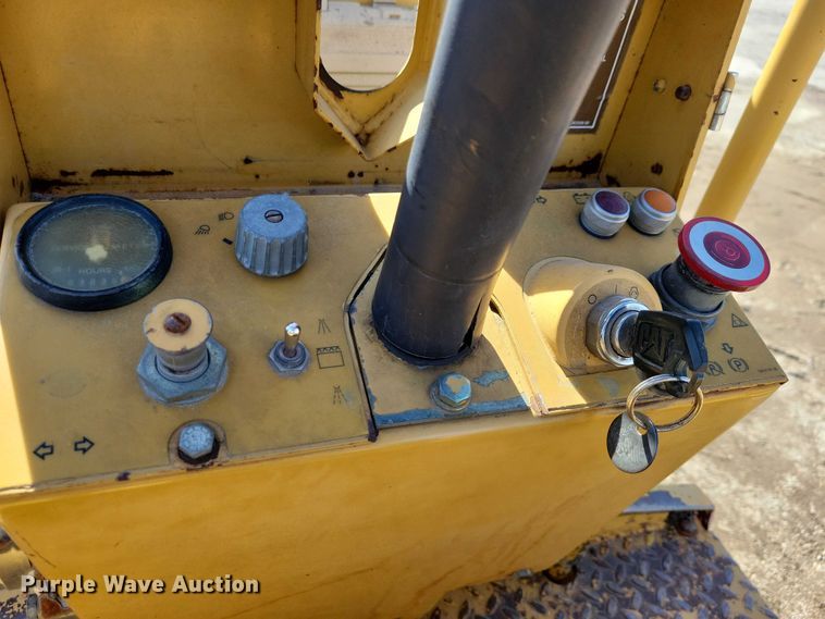 image for item EA2864 Caterpillar CB-224C double drum vibratory roller