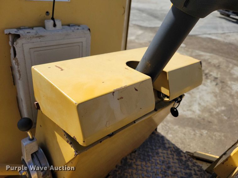 image for item EA2864 Caterpillar CB-224C double drum vibratory roller