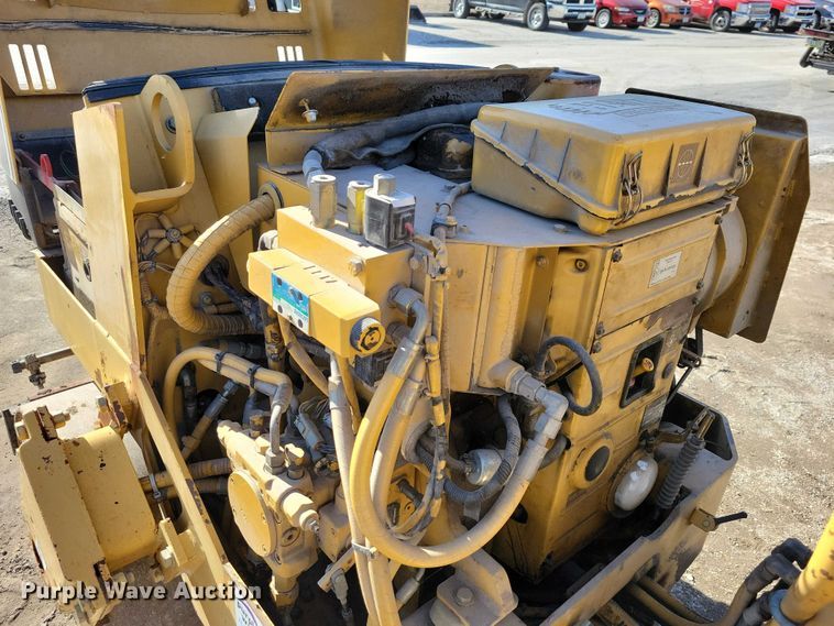 image for item EA2864 Caterpillar CB-224C double drum vibratory roller