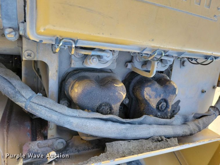 image for item EA2864 Caterpillar CB-224C double drum vibratory roller