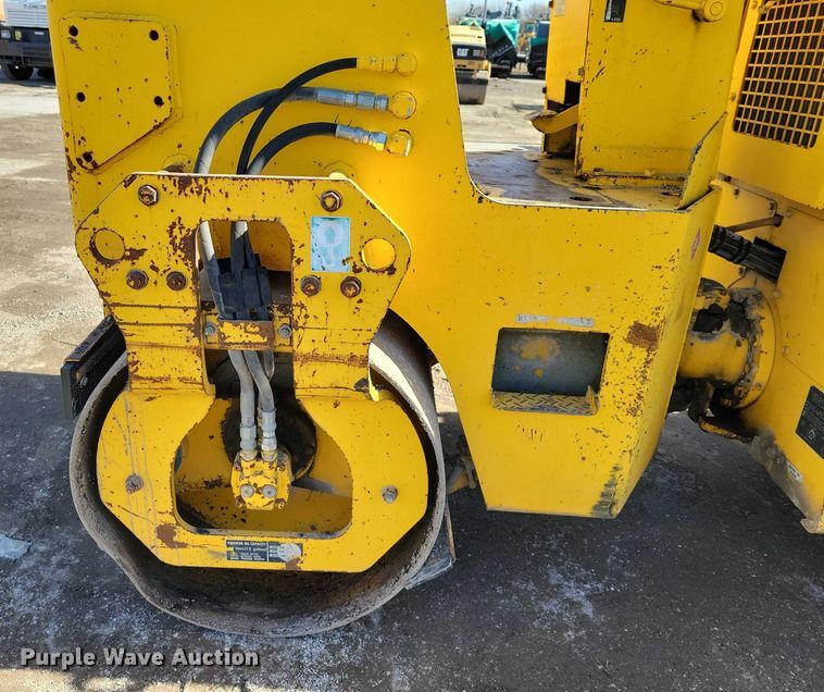 image for item EA2865 Sakai SW320 double drum vibratory roller