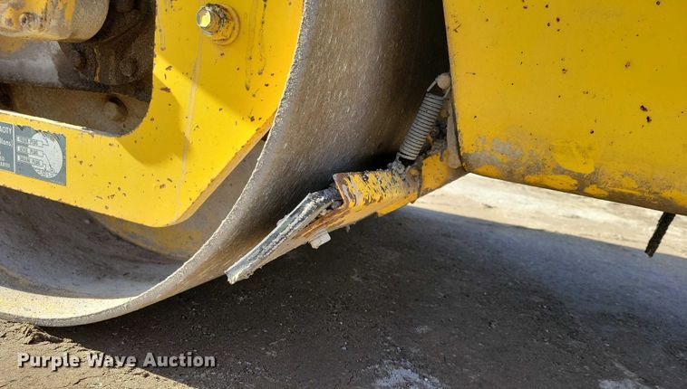 image for item EA2865 Sakai SW320 double drum vibratory roller