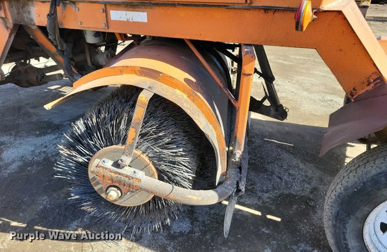 image for item EA2866 1997 Broce RJ300 broom