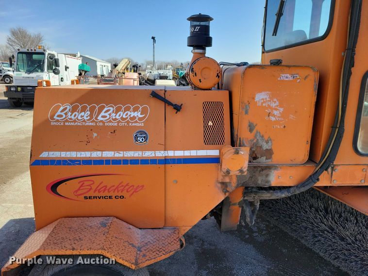 image for item EA2866 1997 Broce RJ300 broom