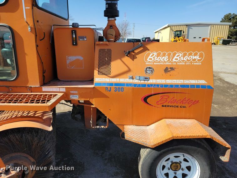 image for item EA2866 1997 Broce RJ300 broom