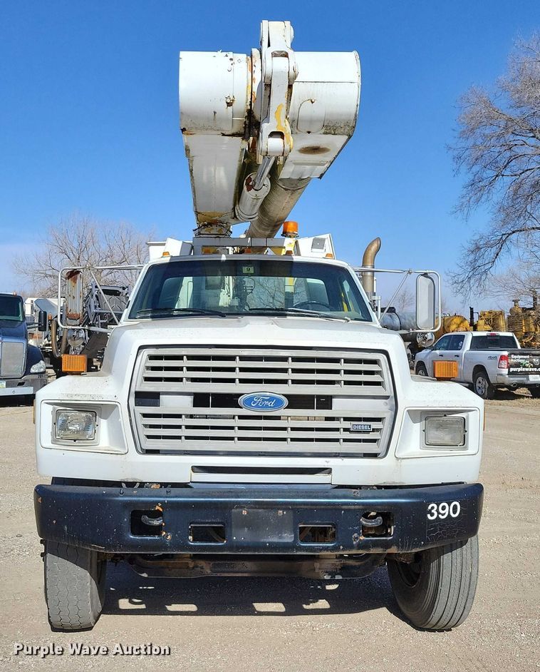 image for item EA2869 1991 Ford F800 bucket truck