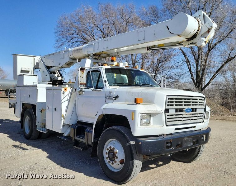 image for item EA2869 1991 Ford F800 bucket truck