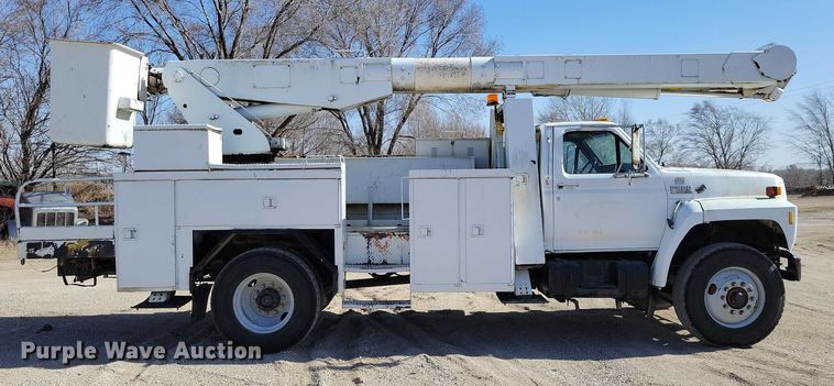 image for item EA2869 1991 Ford F800 bucket truck