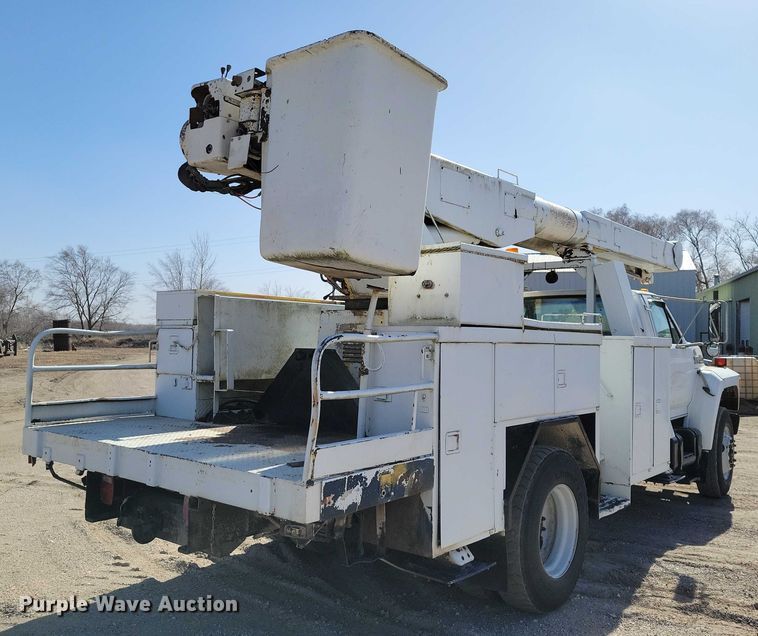 image for item EA2869 1991 Ford F800 bucket truck
