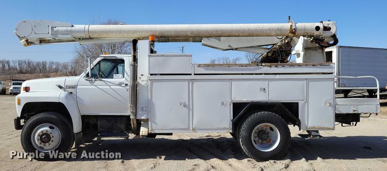 image for item EA2869 1991 Ford F800 bucket truck