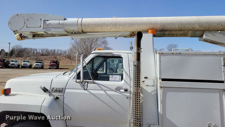 image for item EA2869 1991 Ford F800 bucket truck
