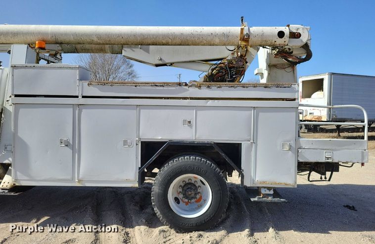 image for item EA2869 1991 Ford F800 bucket truck