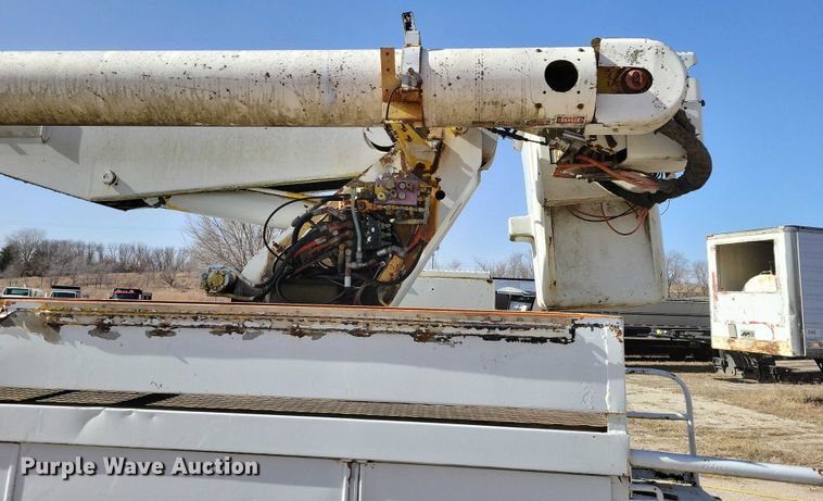 image for item EA2869 1991 Ford F800 bucket truck