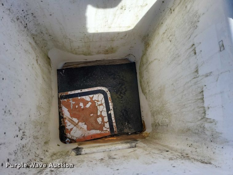 image for item EA2869 1991 Ford F800 bucket truck