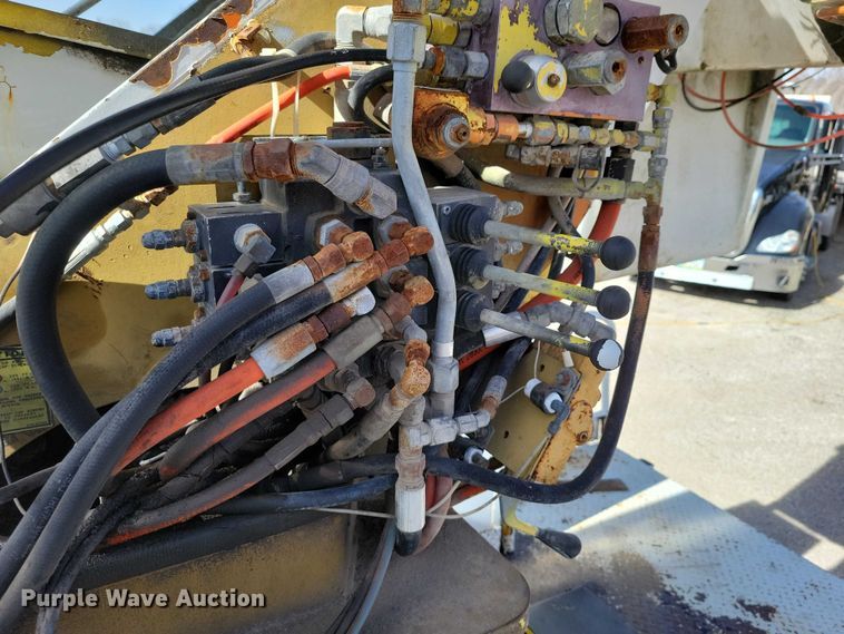 image for item EA2869 1991 Ford F800 bucket truck