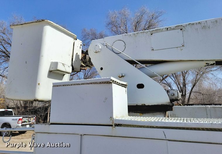 image for item EA2869 1991 Ford F800 bucket truck