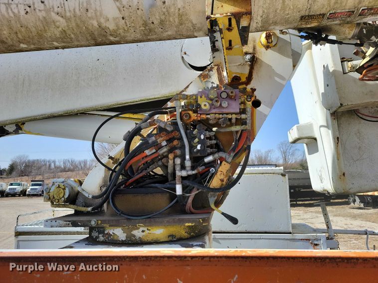 image for item EA2869 1991 Ford F800 bucket truck