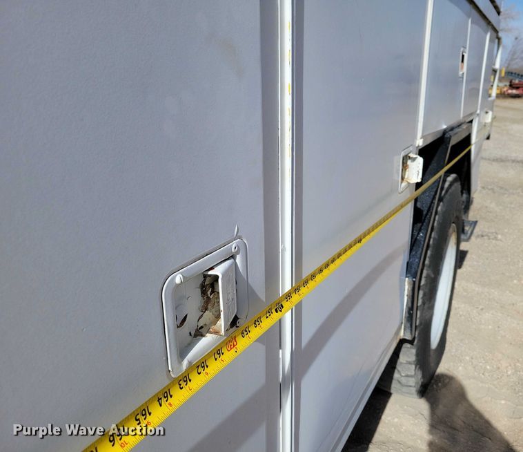 image for item EA2869 1991 Ford F800 bucket truck