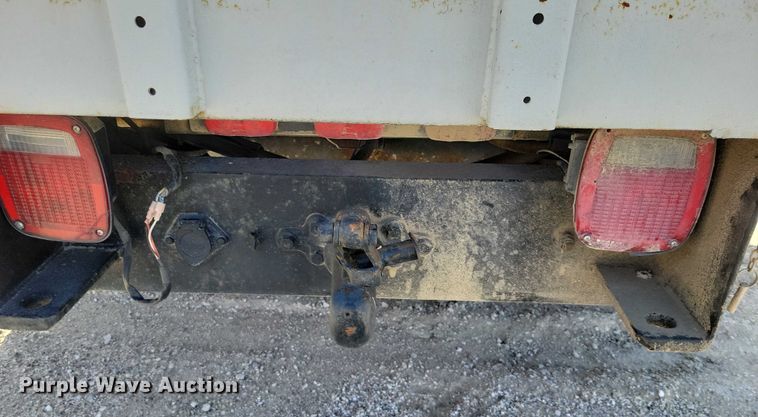 image for item EA2869 1991 Ford F800 bucket truck