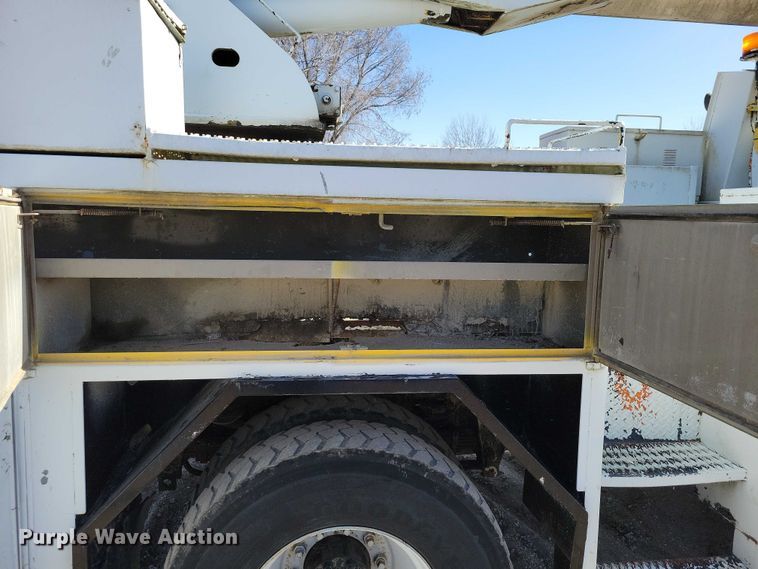 image for item EA2869 1991 Ford F800 bucket truck